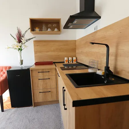 Varos & Restaurant Appartement Pirot