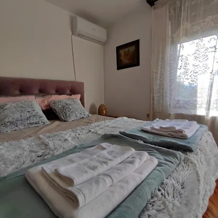 Apartamento Varos & Restaurant *