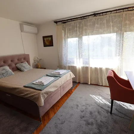 Appartement Varos & Restaurant *