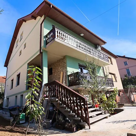 Appartement Varos & Restaurant