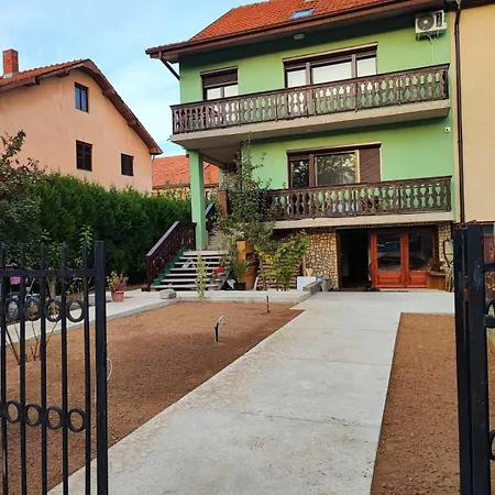 Appartement Varos & Restaurant Pirot