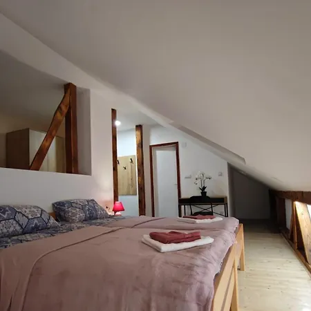 Varos & Restaurant Appartement Pirot